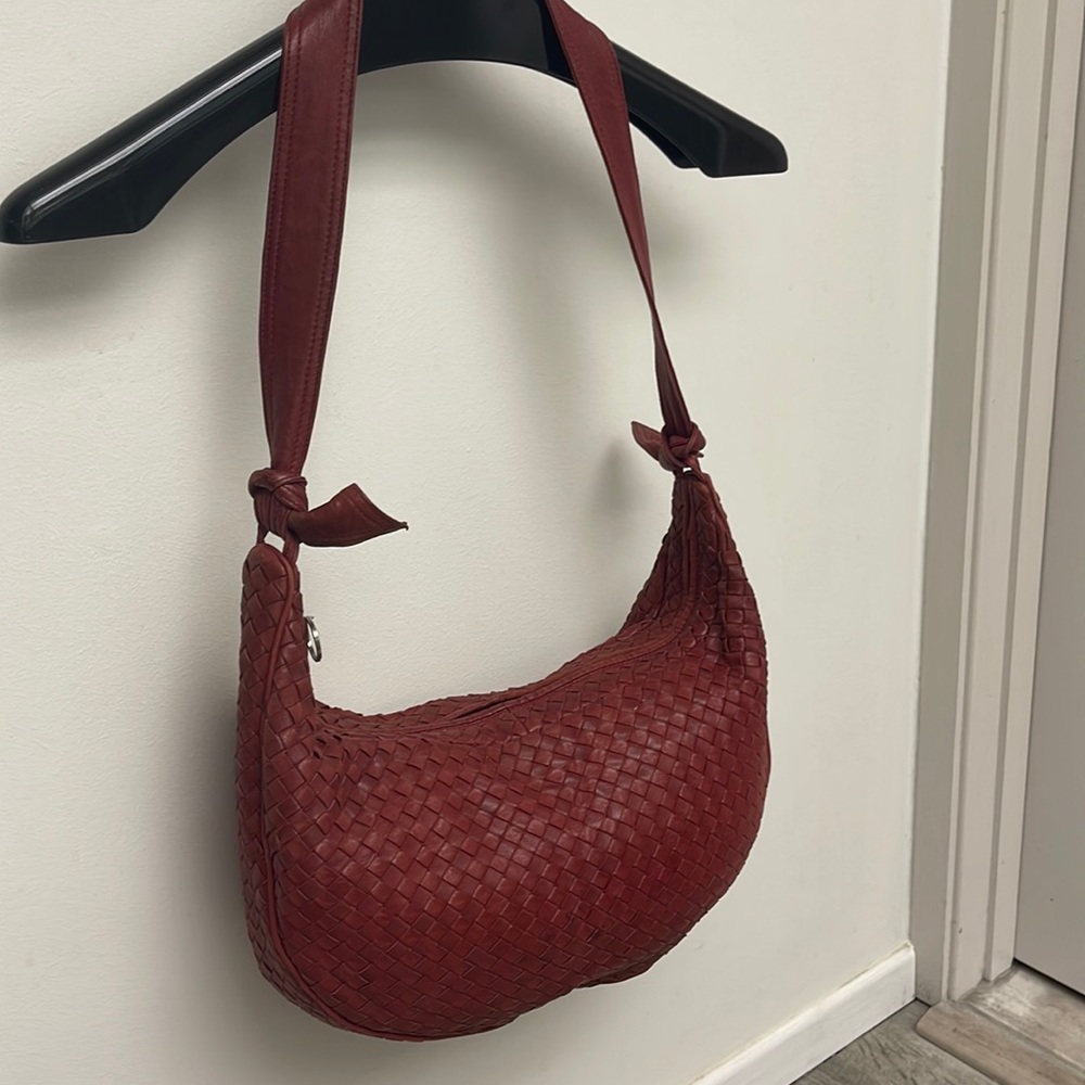 Authentic vintage 1980s, Bottega Veneta signature leather woven hobo bag